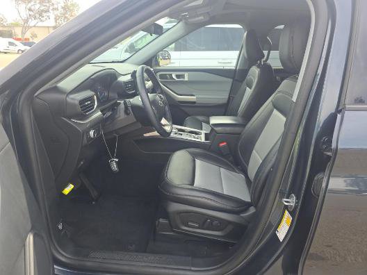 Used 2022 Ford Explorer XLT w/ Equipment Group 202A AWD/4WD image 7