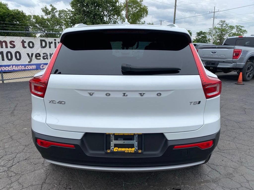 Used 2022 Volvo XC40 T5 Momentum AWD/4WD image 3