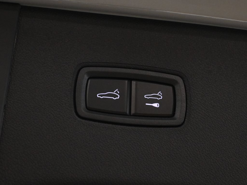 Used 2026 Porsche Cayenne AWD/4WD image 40