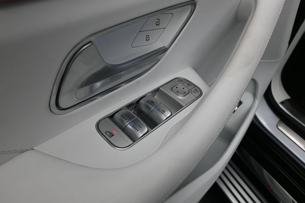 Used 2025 Mercedes-Benz Maybach GLS 600 4MATIC image 9