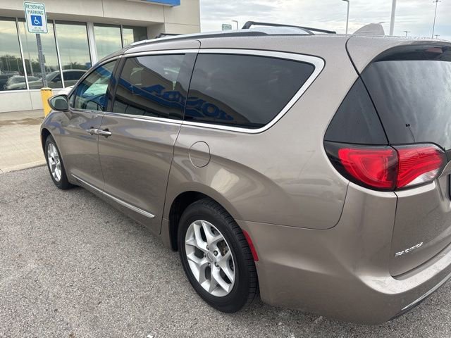 Used 2017 Chrysler Pacifica Touring-L Plus w/ Tire & Wheel Group FWD image 20