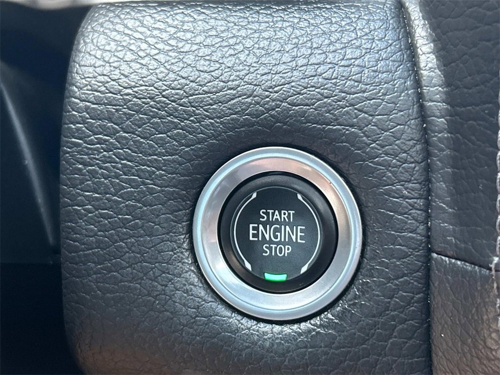 Used 2022 GMC Yukon XL Denali image 34