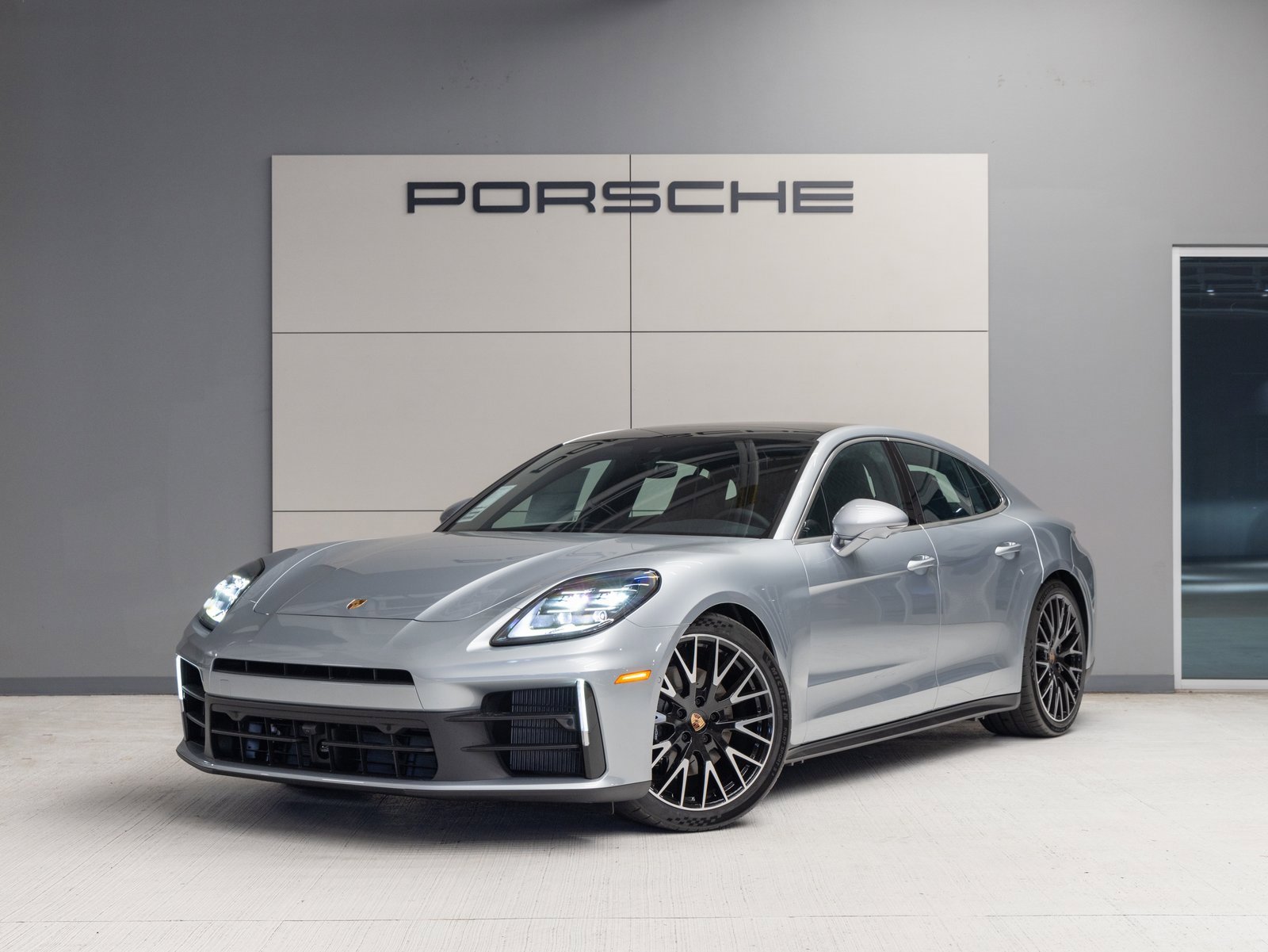 New 2025 Porsche Panamera 4