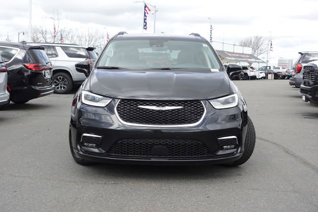 Used 2022 Chrysler Pacifica Touring-L image 3