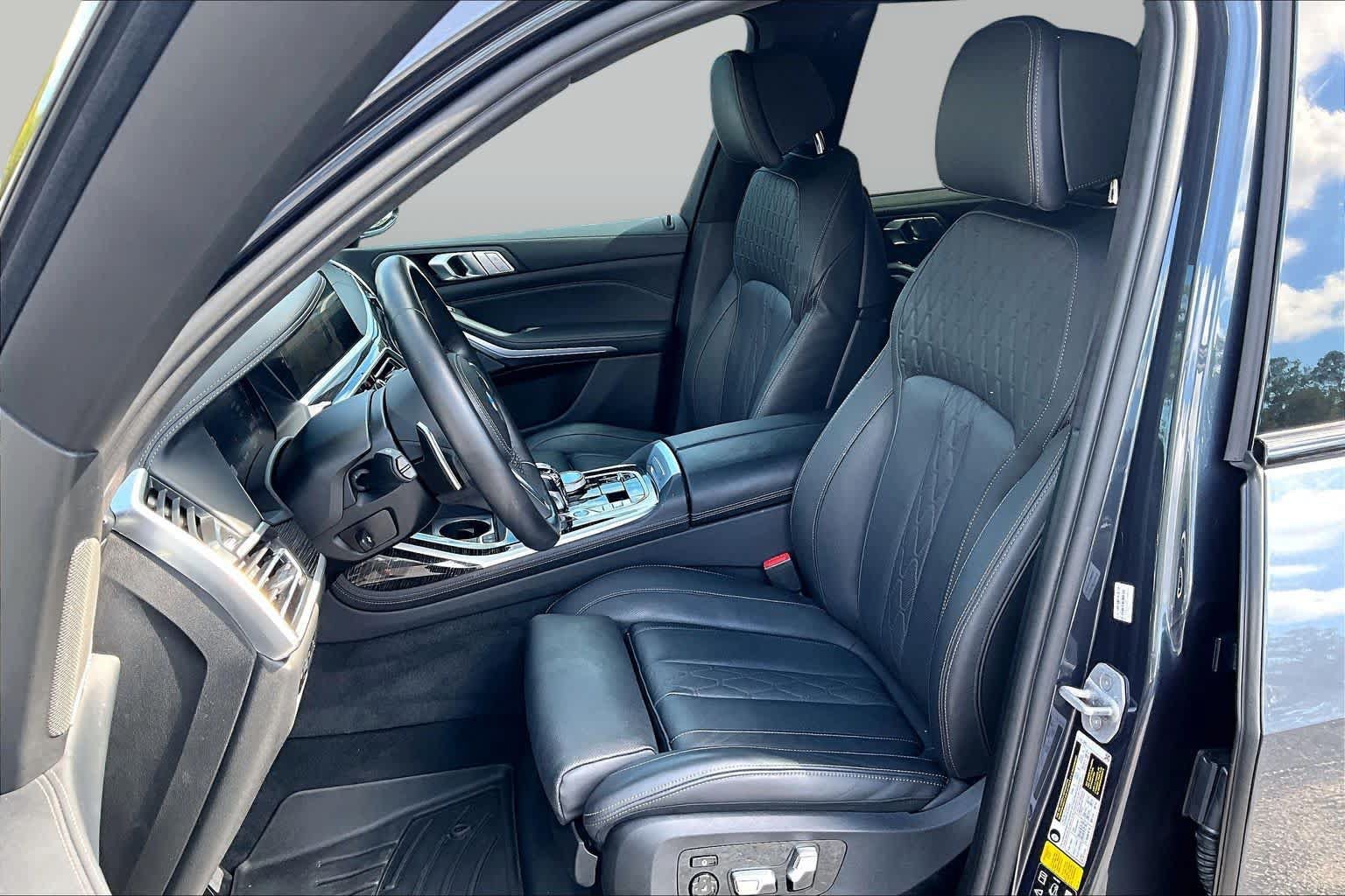 Used 2022 BMW X7 M50i w/ Dynamic Handling Package AWD/4WD image 8