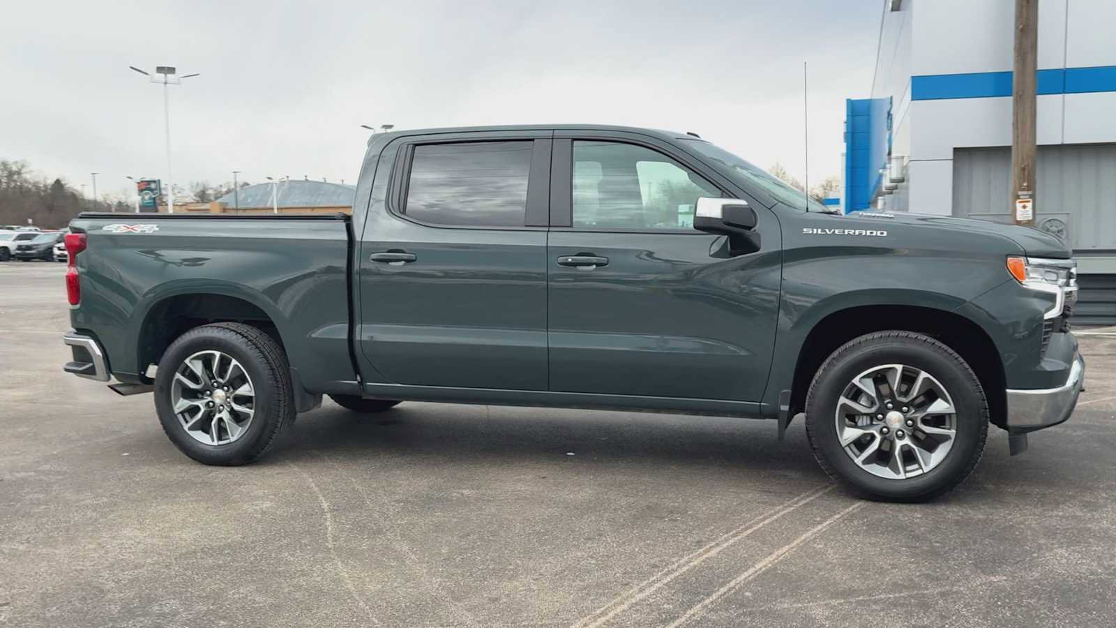 Used 2025 Chevrolet Silverado 1500 LT image 9