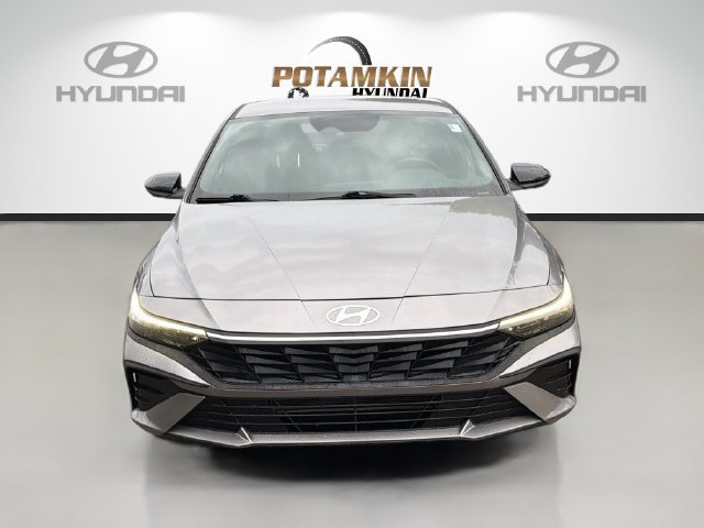 Certified 2025 Hyundai Elantra Sport FWD image 3