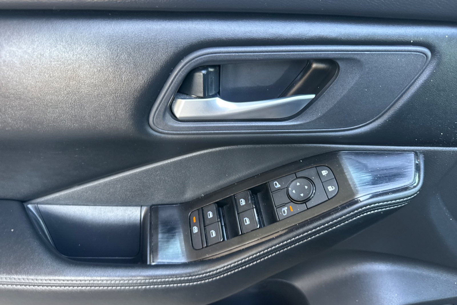 Certified 2025 Nissan Rogue SV AWD/4WD image 13