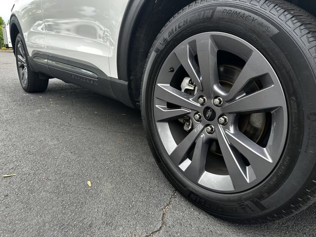Certified 2022 Ford Explorer XLT w/ Equipment Group 202A AWD/4WD image 11