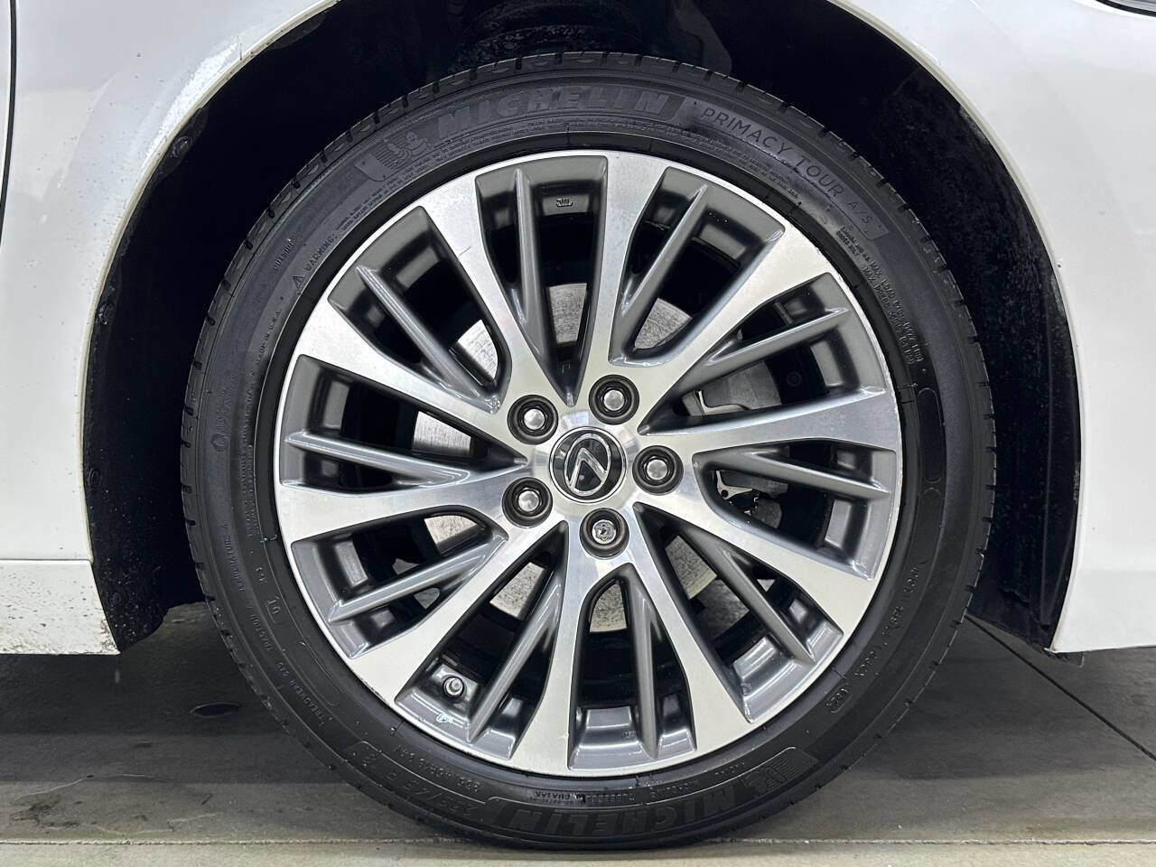 Used 2019 Lexus ES 300h w/ Premium Package image 32