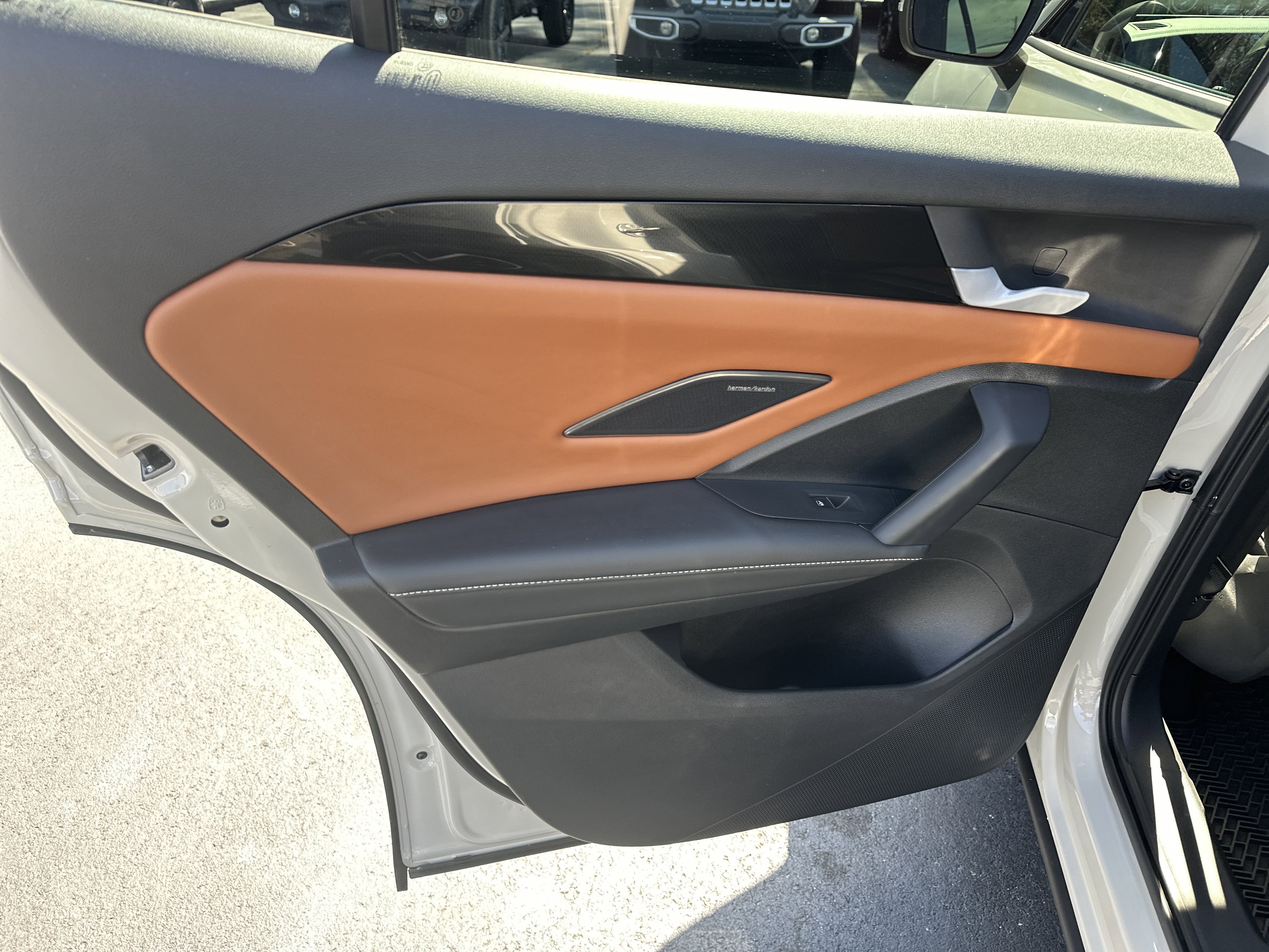 Used 2025 Volkswagen Tiguan SEL R-Line AWD/4WD image 23