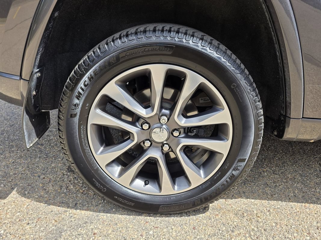 Used 2018 Jeep Grand Cherokee Overland AWD/4WD image 41