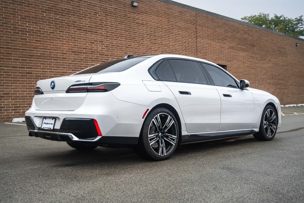 Used 2025 BMW i7 xDrive60 AWD/4WD image 6