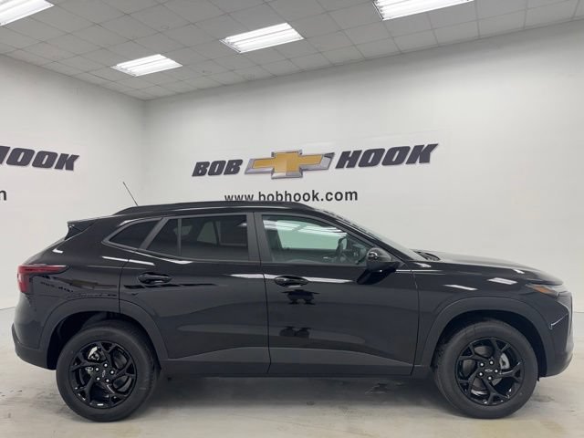 New 2026 Chevrolet Trax LT w/ Midnight Edition FWD image 4
