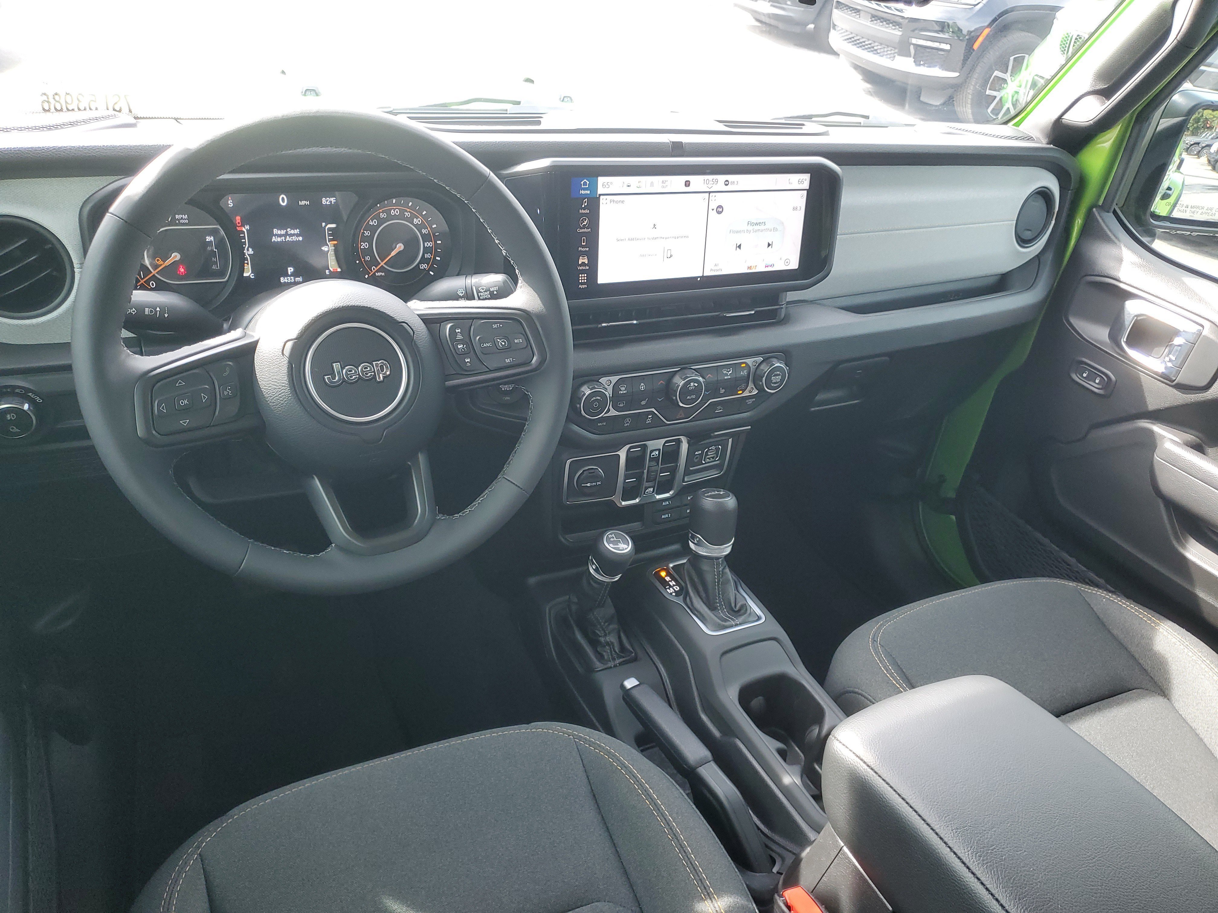 Used 2025 Jeep Gladiator Sport AWD/4WD image 10