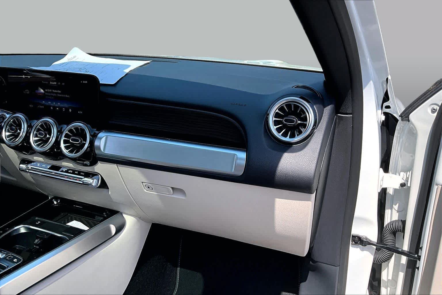 Used 2026 Mercedes-Benz GLB 250 4MATIC image 19