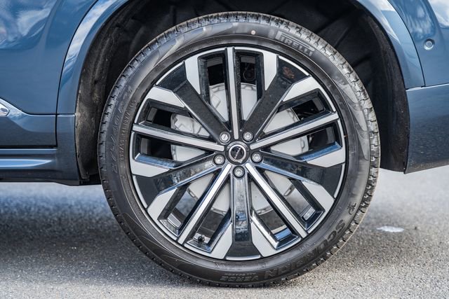 New 2026 Volvo XC90 B6 Plus w/ Protection Package Premier image 18
