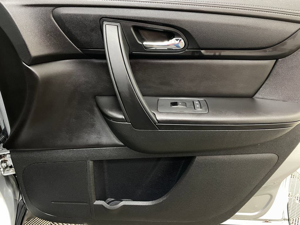 Certified 2015 Chevrolet Traverse LT w/ Style and Technology Package FWD image 41