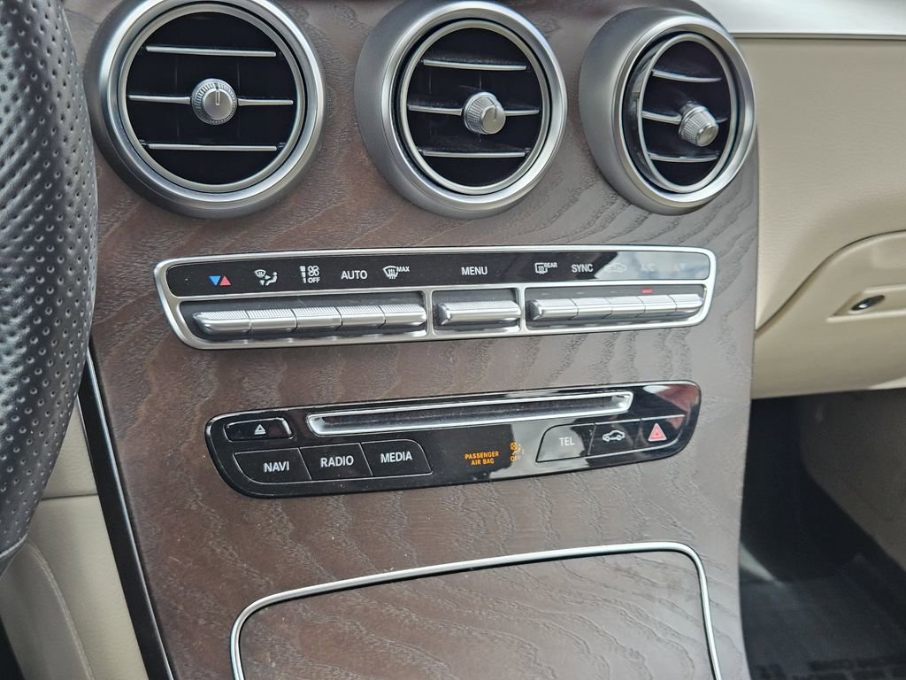 Used 2019 Mercedes-Benz GLC 300 4MATIC image 17