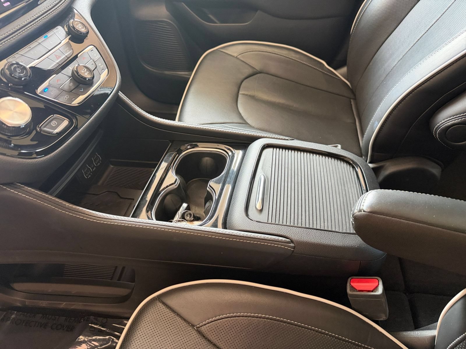Used 2025 Chrysler Pacifica Limited FWD image 39