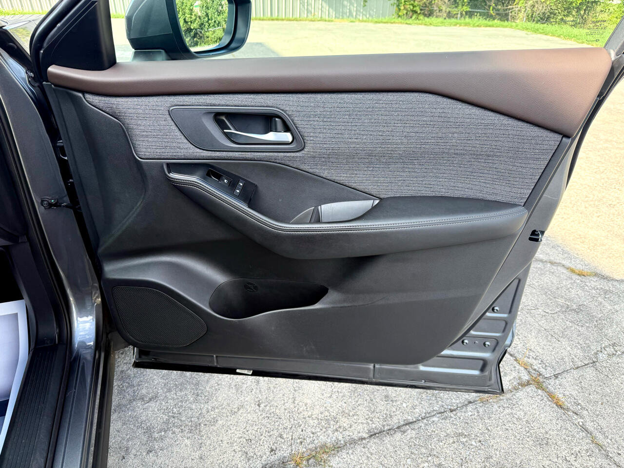 Used 2023 Nissan Rogue SV image 31