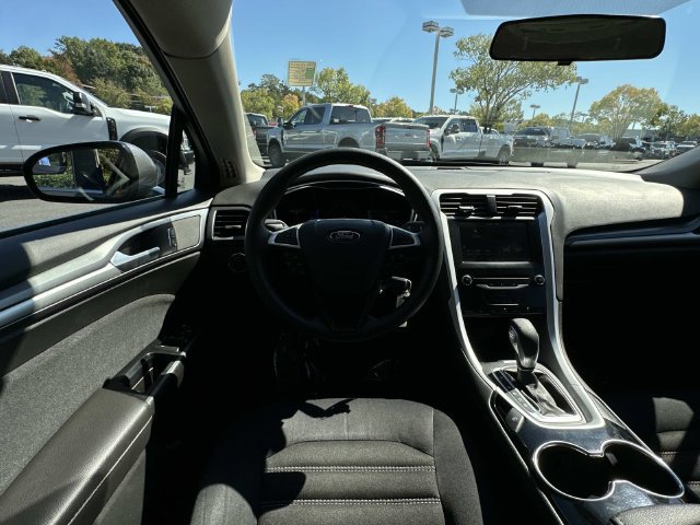 Used 2014 Ford Fusion SE FWD image 3