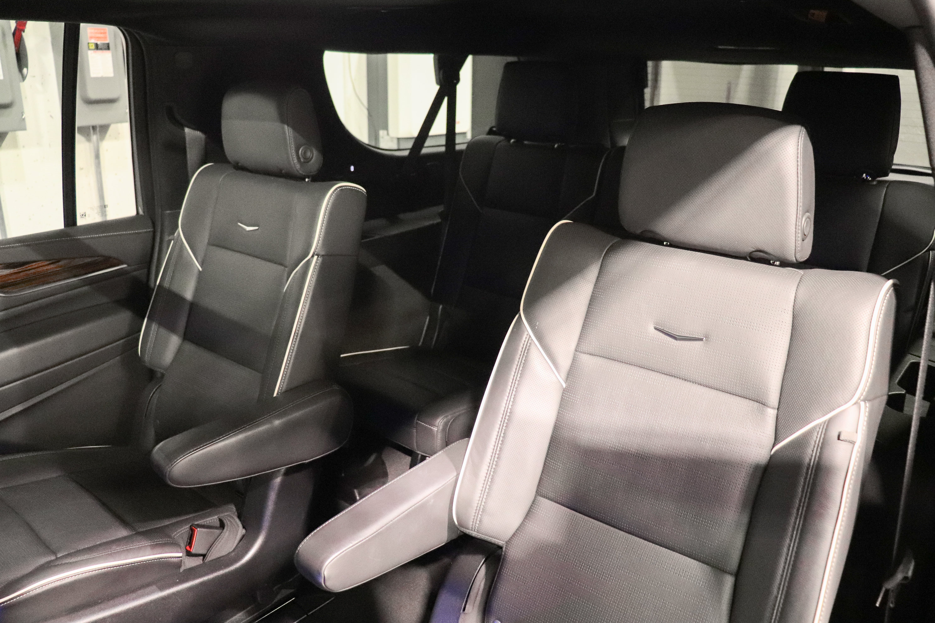 Used 2023 Cadillac Escalade ESV Premium Luxury w/ Performance Package AWD/4WD image 17