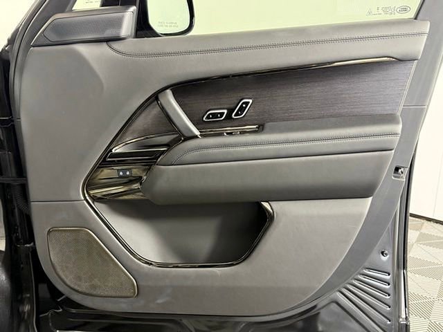 Certified 2025 Land Rover Range Rover SV AWD/4WD image 21