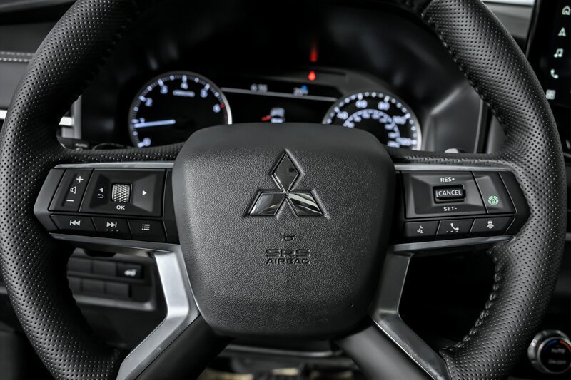 New 2026 Mitsubishi Outlander SE image 18