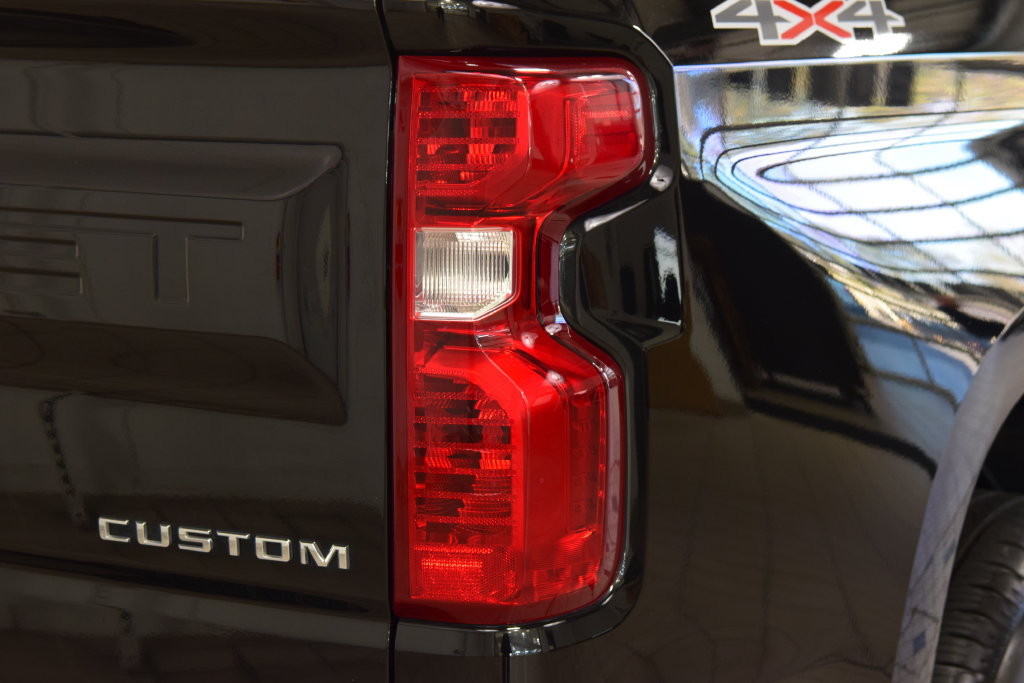 Used 2022 Chevrolet Silverado 1500 Custom AWD/4WD image 19