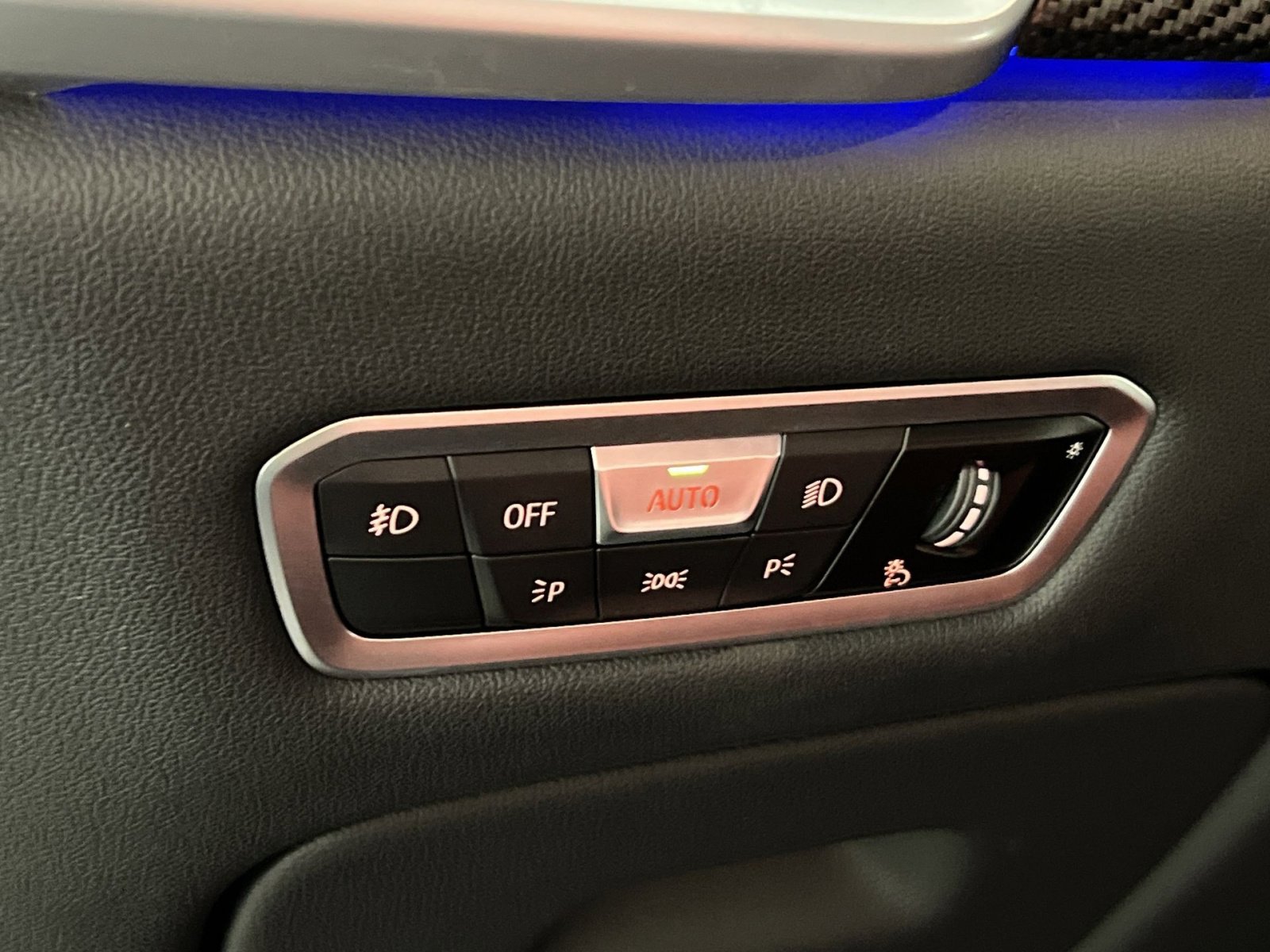 Used 2021 BMW X6 M50i w/ Executive Package image 30