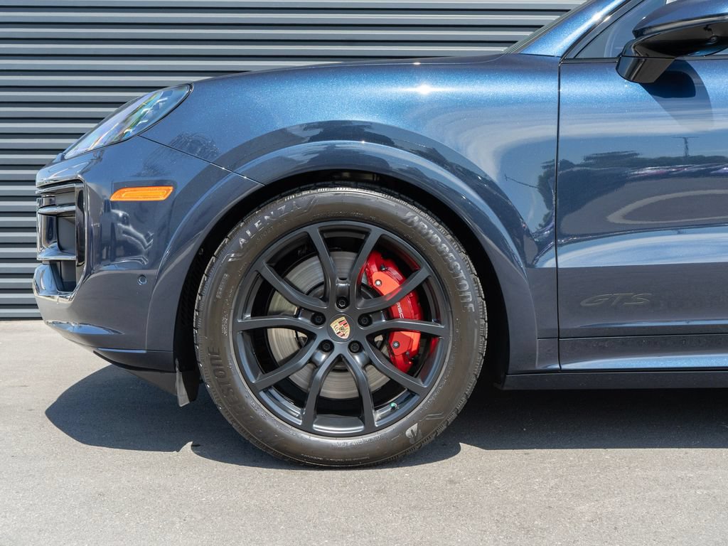 Used 2025 Porsche Cayenne GTS AWD/4WD image 12
