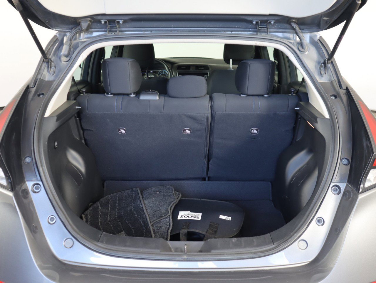 Used 2025 Nissan Leaf S image 8