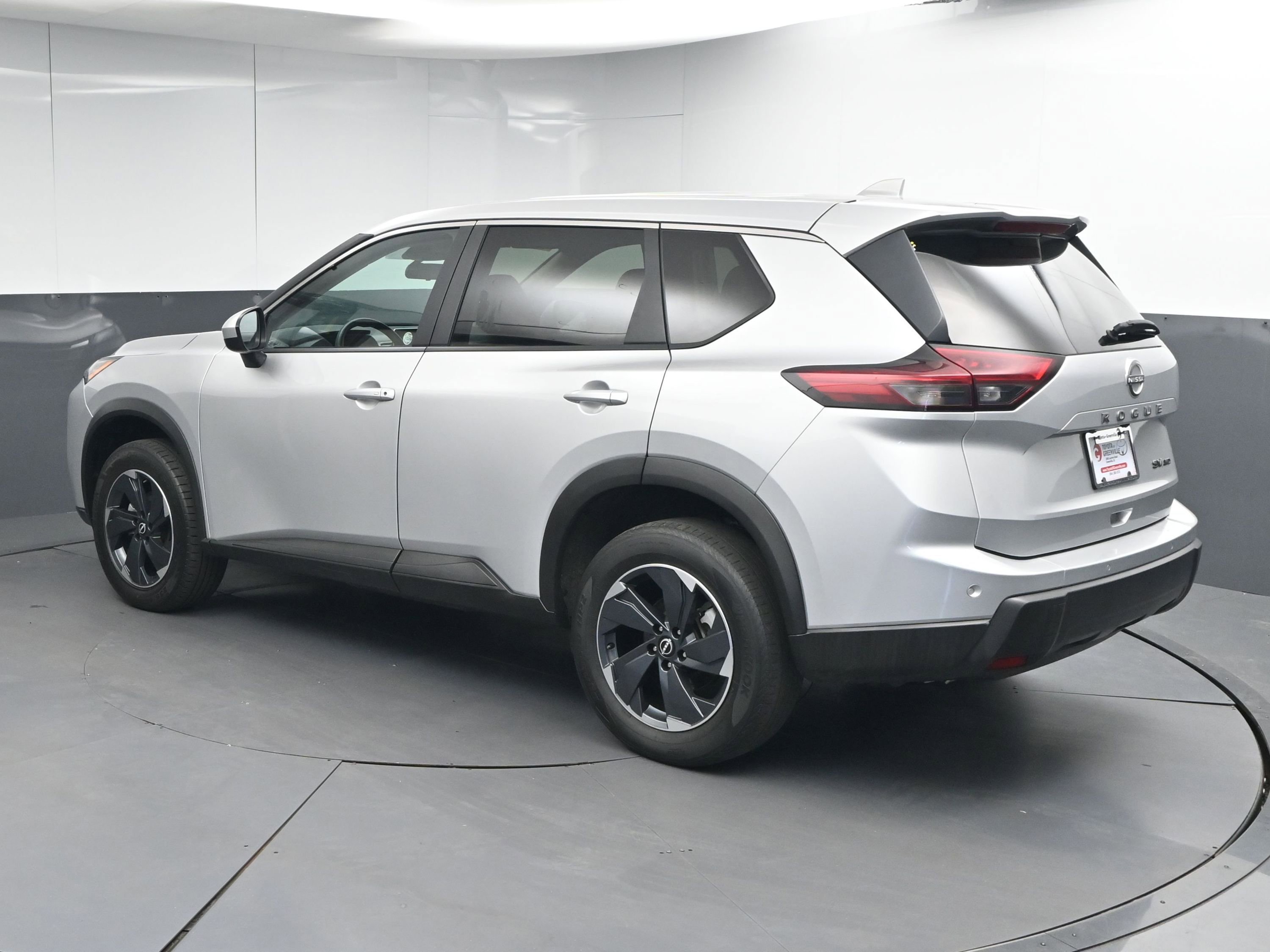 Used 2024 Nissan Rogue SV image 6