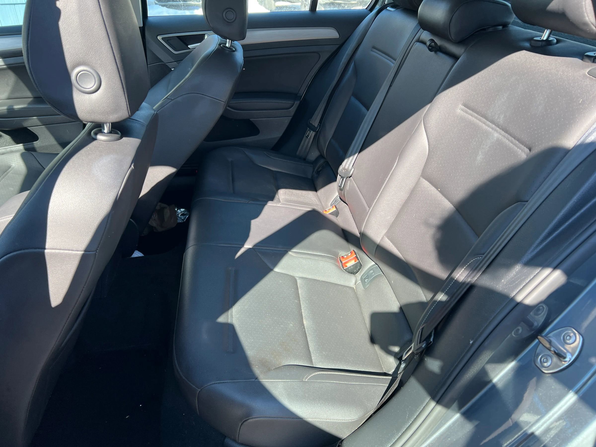 Used 2015 Volkswagen Golf SE w/ Golf Sport Package image 11