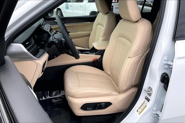 New 2026 Jeep Grand Cherokee Limited w/ Luxury Tech Group II image 8