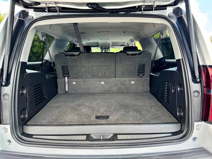 Used 2019 Chevrolet Suburban LT image 17