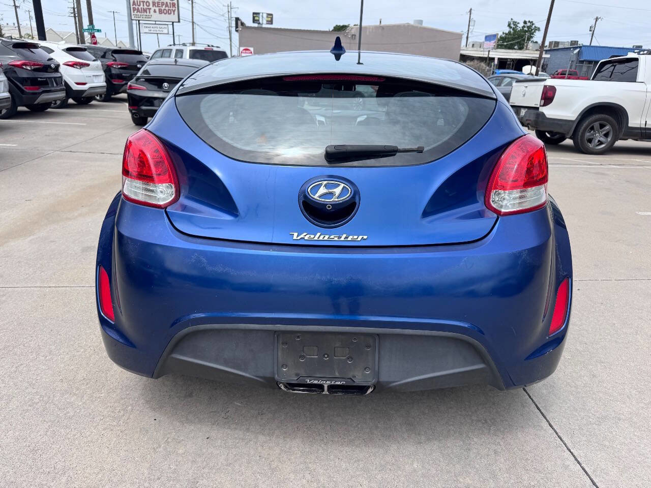 Used 2016 Hyundai Veloster FWD image 9