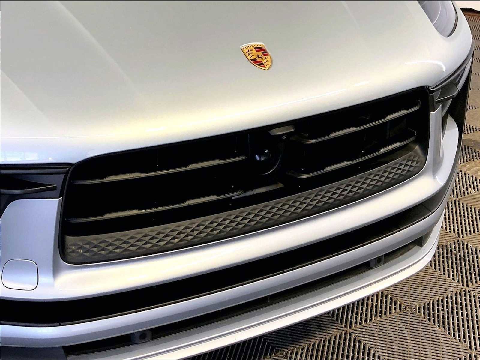 Certified 2023 Porsche Macan image 34