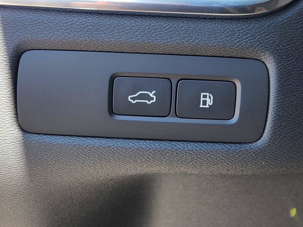 New 2026 Volvo XC60 T8 Plus w/ Protection Package Premier image 12