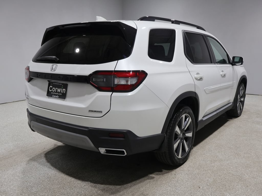 Used 2025 Honda Pilot Touring image 2