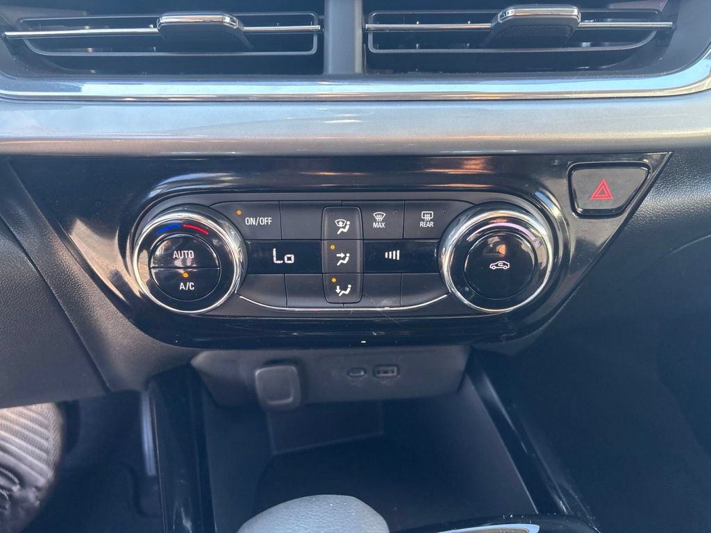 Used 2024 Chevrolet Trax LT FWD image 15