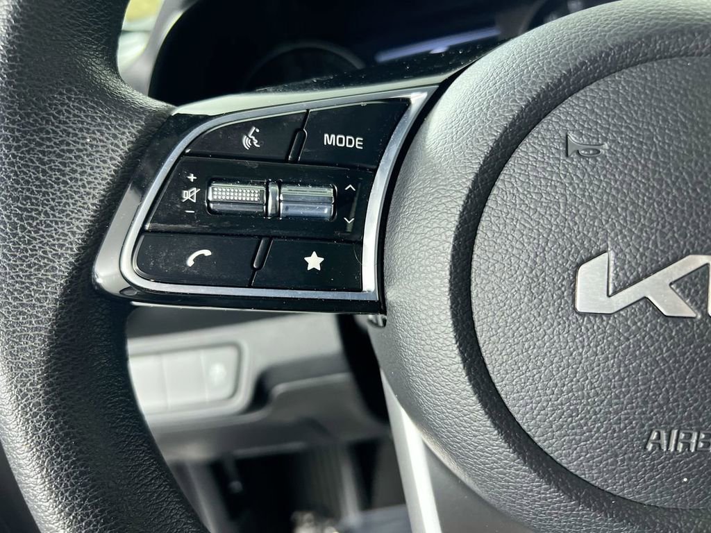 Used 2024 Kia Forte LXS w/ LXS Technology Package FWD image 17