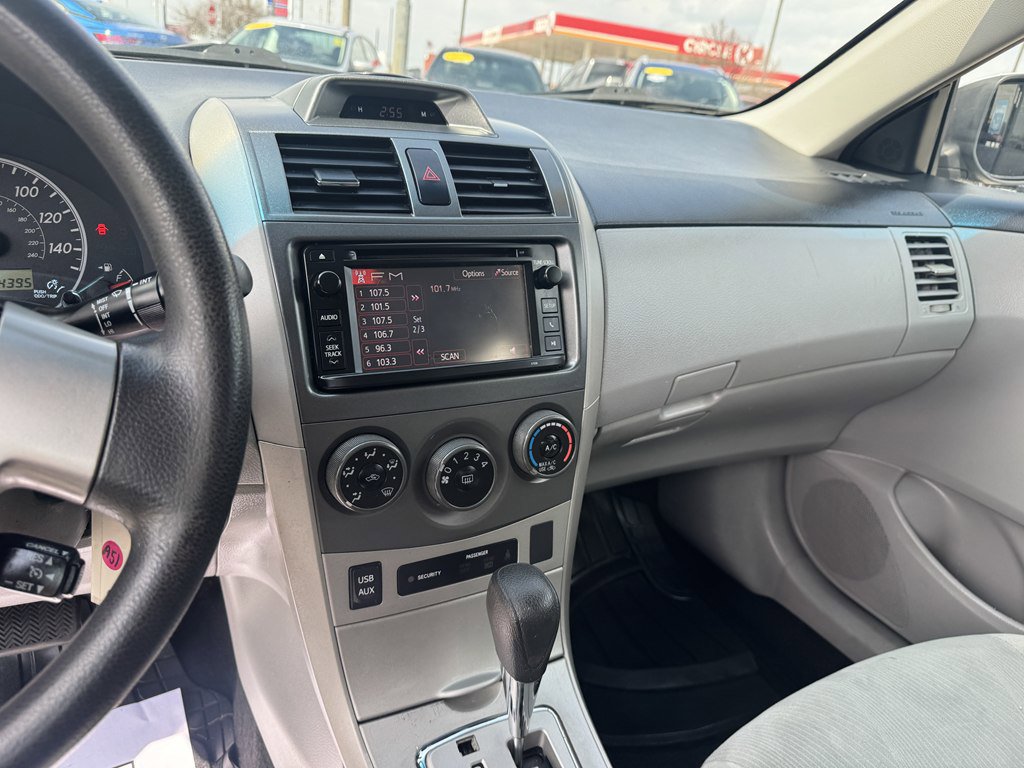 Used 2013 Toyota Corolla LE image 27