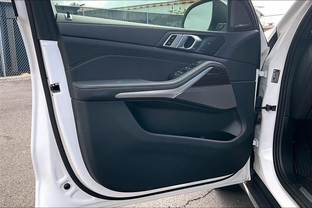 Used 2025 BMW X5 sDrive40i w/ Premium Package image 17