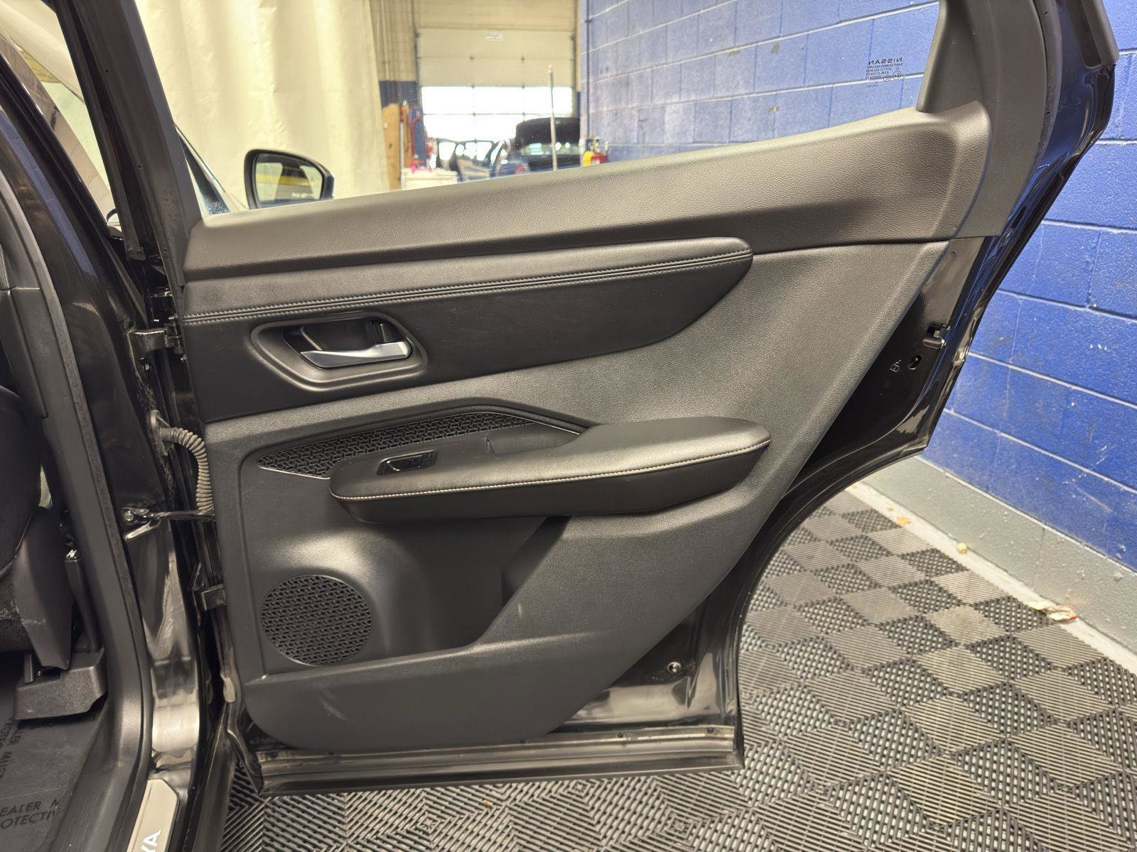 Used 2023 Nissan Ariya FWD image 35