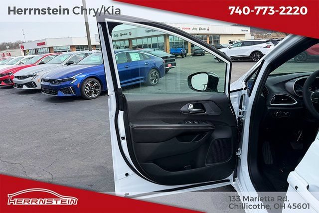 New 2026 Chrysler Voyager LX FWD image 13