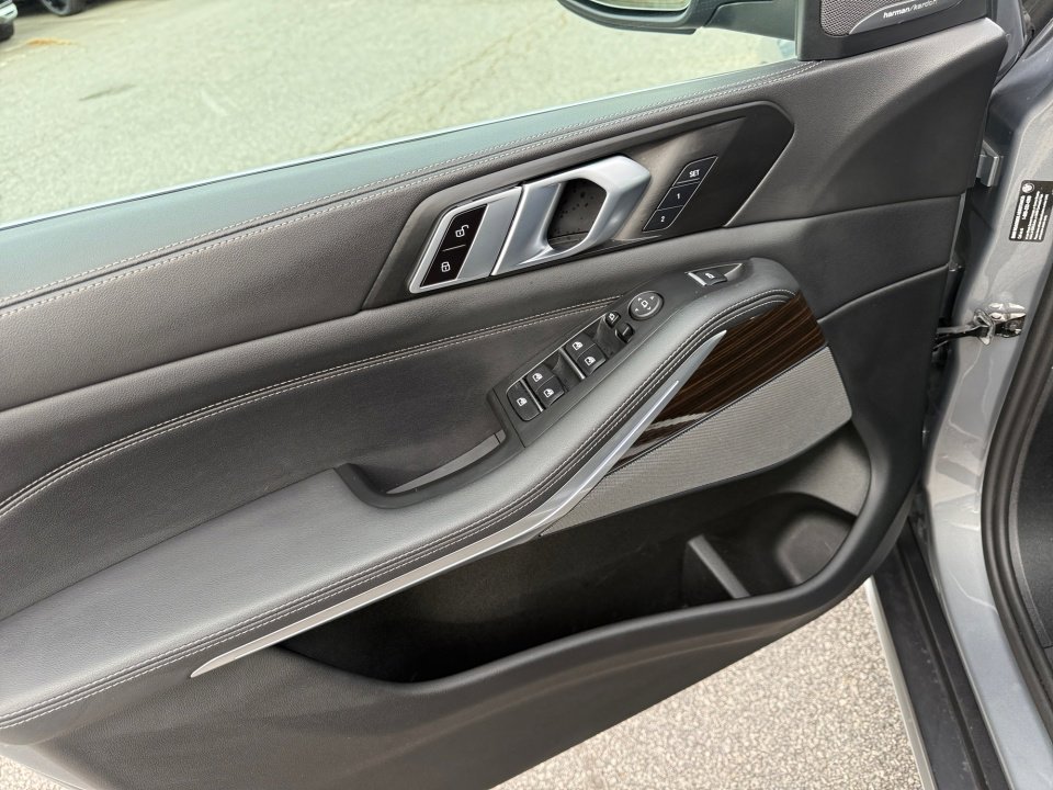 Used 2024 BMW X5 xDrive40i w/ Premium Package image 32