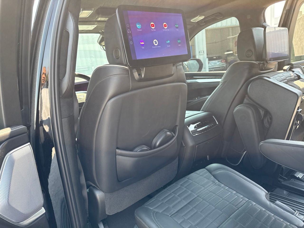Used 2025 Cadillac Escalade ESV Sport Platinum w/ LPO, ONYX Package AWD/4WD image 10