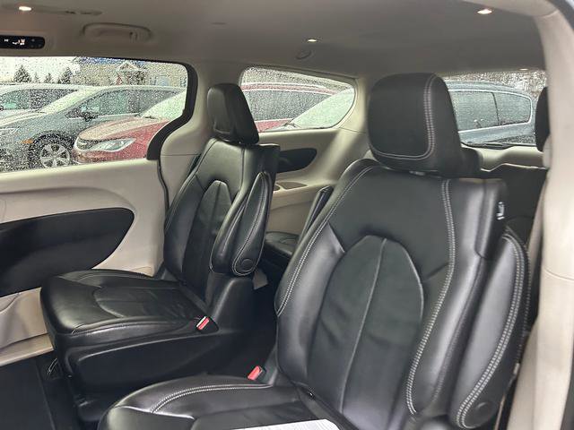 Certified 2022 Chrysler Pacifica Touring-L image 10